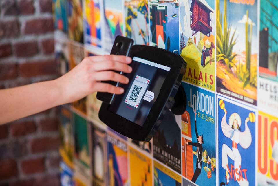 Как открыть QR-камеру на разных устройствах