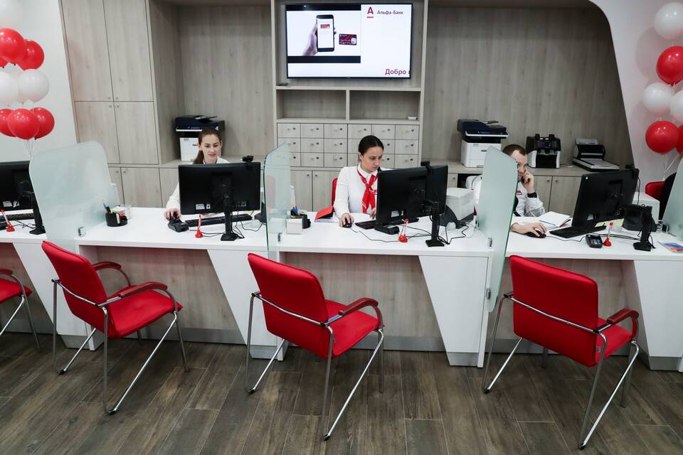 Как работает Альфа-Банк в мае